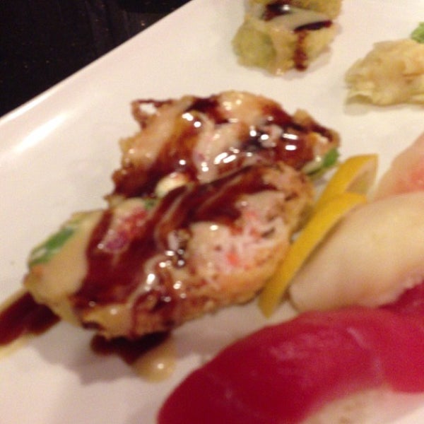 Foto diambil di Izumi Sushi oleh Mike L. pada 7/10/2013