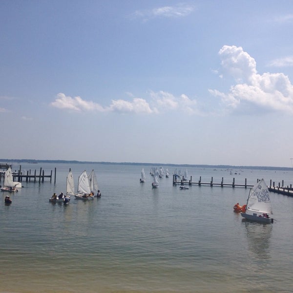 6/16/2014 tarihinde Copeland C.ziyaretçi tarafından Fishing Bay Yacht Club'de çekilen fotoğraf