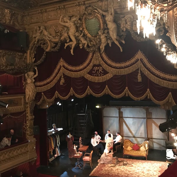 รูปภาพถ่ายที่ Théâtre du Palais-Royal โดย Yann B. เมื่อ 2/1/2018