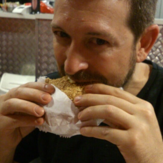 Das Foto wurde bei São Paulo Dog &amp; Burger von Jasmim m. am 2/20/2013 aufgenommen