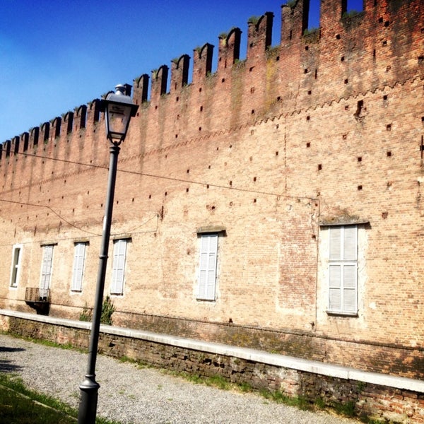 4/24/2013 tarihinde Marcello F.ziyaretçi tarafından Castello Di Belgioioso'de çekilen fotoğraf