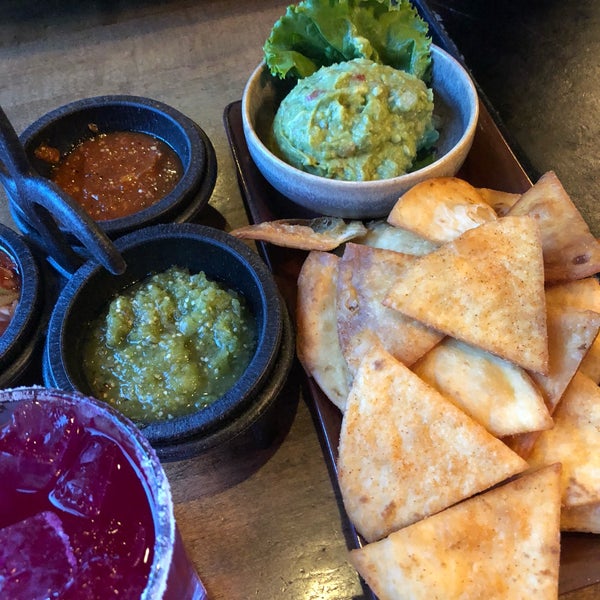 Foto diambil di Mi Casa Mexican Restaurant &amp; Cantina oleh Doree T. pada 10/6/2018