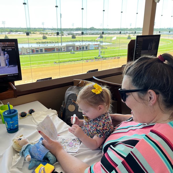 Foto tirada no(a) Lone Star Park por Doree T. em 6/25/2022