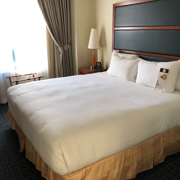 Foto scattata a DoubleTree Suites by Hilton Hotel New York City - Times Square da Doree T. il 10/30/2018