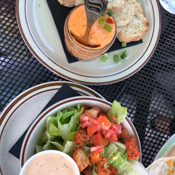 Carl's Tavern - Restaurant