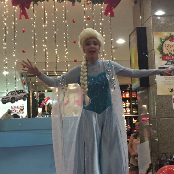 รูปภาพถ่ายที่ Shopping Del Paseo โดย 🎀 Ryvia G. เมื่อ 12/20/2014