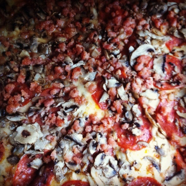11/11/2012 tarihinde jadeziyaretçi tarafından Big Slice Pizza'de çekilen fotoğraf