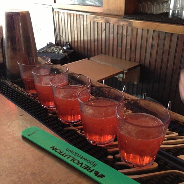 3/10/2013 tarihinde Stephanie L.ziyaretçi tarafından Cheers Shot Bar'de çekilen fotoğraf
