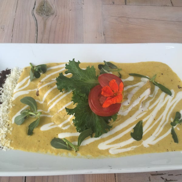 5/7/2016 tarihinde Michelle R.ziyaretçi tarafından Restaurante &amp; Bar La Veladora'de çekilen fotoğraf