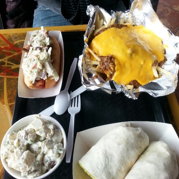 Foto scattata a Zack&#39;s Hotdogs &amp; Hot Sandwiches da Christina M. il 2/6/2014