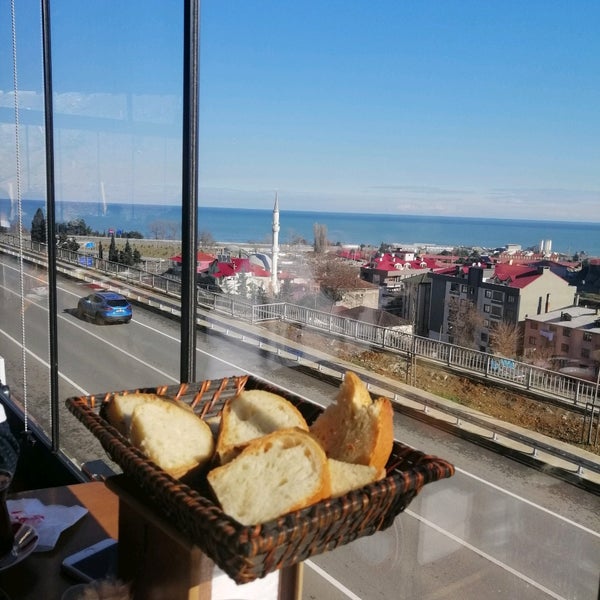 Das Foto wurde bei Lazvegaz Restaurant von İlyas Ç. am 2/1/2020 aufgenommen