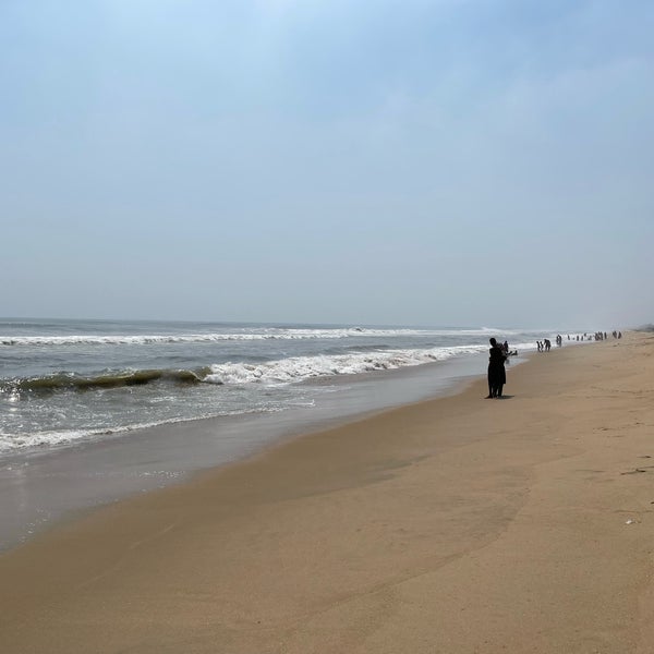 Photo taken at Besant Nagar Beach (Edward Elliot&#39;s Beach) by Soo Young A. on 10/25/2022