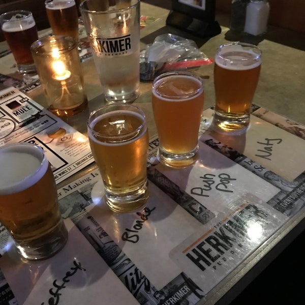 Foto diambil di The Herkimer Pub &amp; Brewery oleh Cody W. pada 9/8/2019