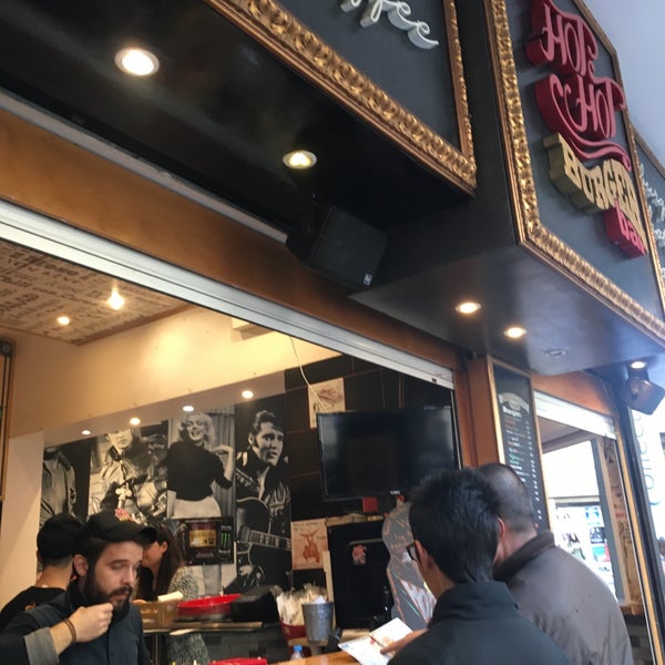 11/26/2017にDimがHot Hot Burger Barで撮った写真
