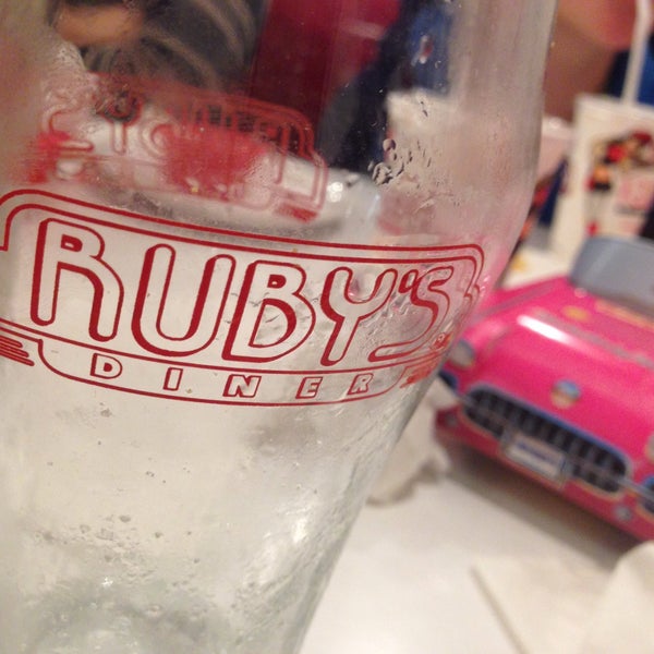 Photo taken at Ruby&#39;s Diner by Chris L. on 12/20/2015