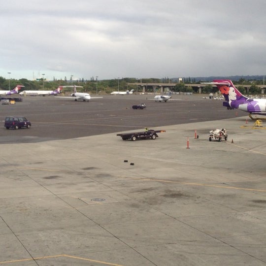 รูปภาพถ่ายที่ USO Hawaii&#39;s Airport Center โดย Chris L. เมื่อ 10/18/2012