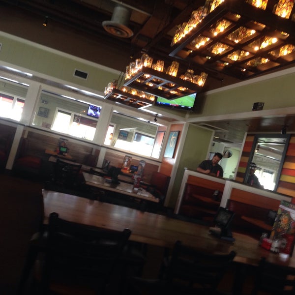 Photo taken at Chili&#39;s Grill &amp; Bar by Chris L. on 7/20/2015