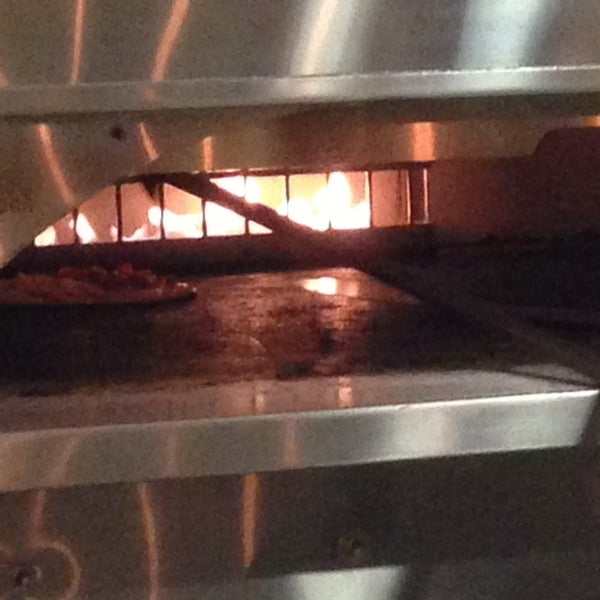 8/17/2013 tarihinde Chris L.ziyaretçi tarafından Pieology Pizzeria'de çekilen fotoğraf