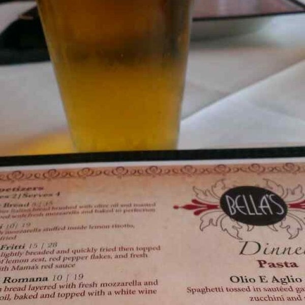 Das Foto wurde bei Bella&#39;s Restaurant von Scott A. am 4/15/2013 aufgenommen