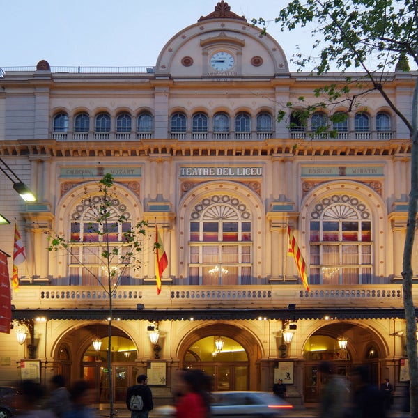 2/19/2016 tarihinde Liceu Opera Barcelonaziyaretçi tarafından Liceu Opera Barcelona'de çekilen fotoğraf