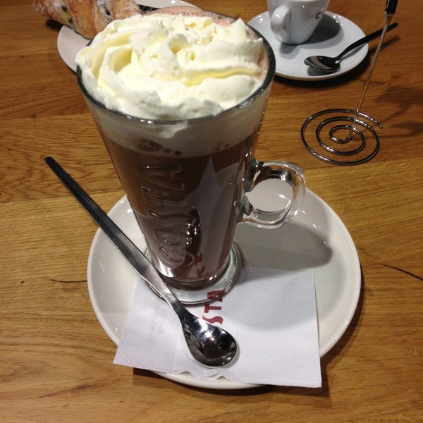 Costa Coffee Kingston upon Thames에서 커피숍일
