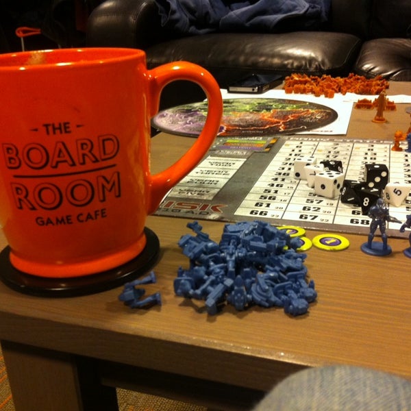 รูปภาพถ่ายที่ The Board Room Game Café โดย Ky M. เมื่อ 12/1/2013