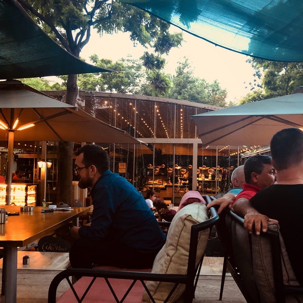 Foto tirada no(a) Da Vinci Cafe &amp; Lounge por Osman Ş. em 6/26/2019