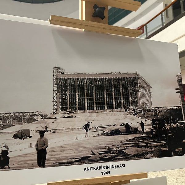 Foto diambil di Antares oleh Osman Ş. pada 11/25/2023