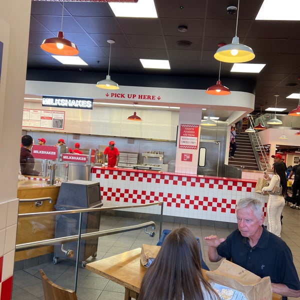 Photo taken at Five Guys by Mika O. on 6/7/2022