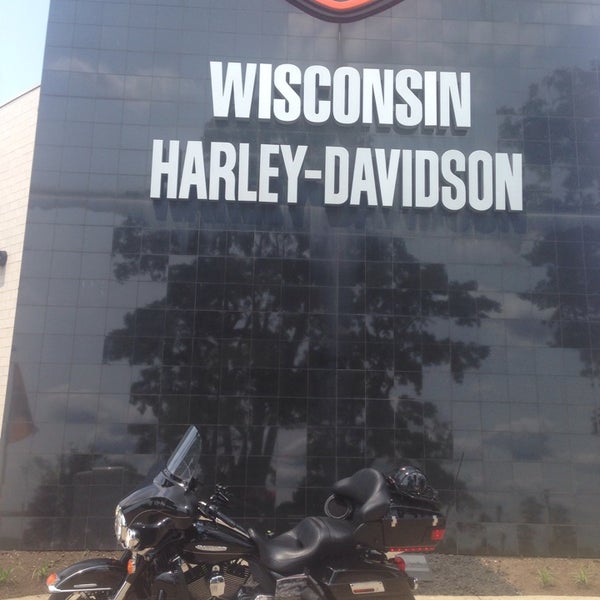รูปภาพถ่ายที่ Wisconsin Harley-Davidson โดย Jason K. เมื่อ 7/17/2014