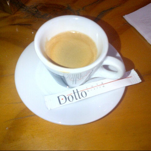 10/20/2012 tarihinde Ersan T.ziyaretçi tarafından Dotto Cafe Bistro'de çekilen fotoğraf