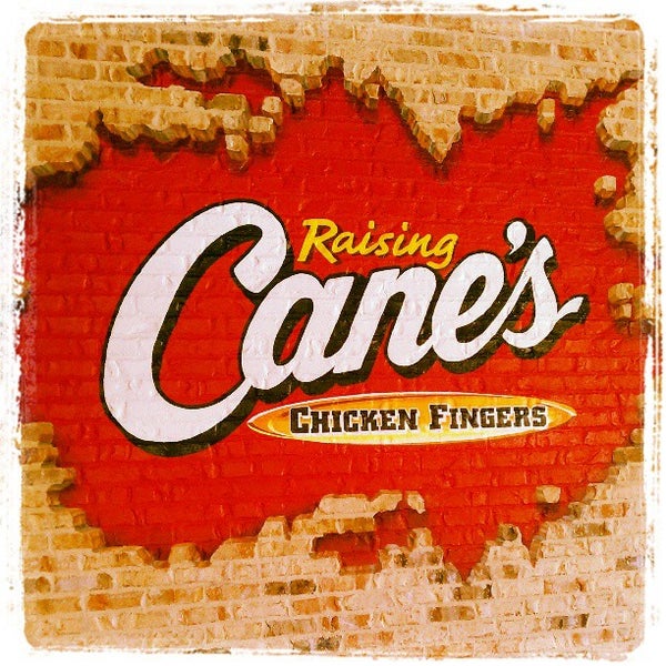 รูปภาพถ่ายที่ Raising Cane&#39;s Chicken Fingers โดย Jon E. เมื่อ 6/26/2013
