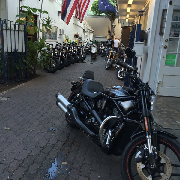 Descubrir 105+ imagen oakley store honolulu photos Thptnganamst.edu.vn