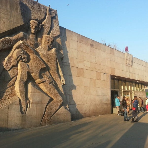 Баррикадная метро