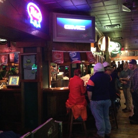 รูปภาพถ่ายที่ Murphy&#39;s Pub โดย Josh D. เมื่อ 10/27/2012