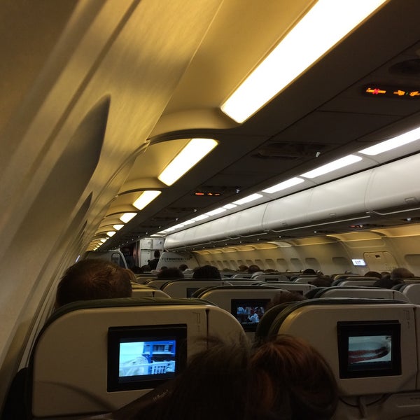 Frontier Airlines 409 Den Lax Airport In Denver International