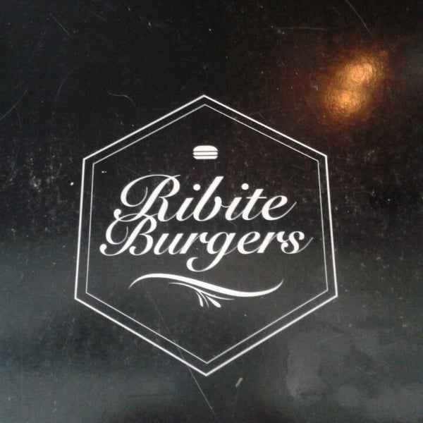 Снимок сделан в Ribite Burgers пользователем Alfonso G. 6/8/2013