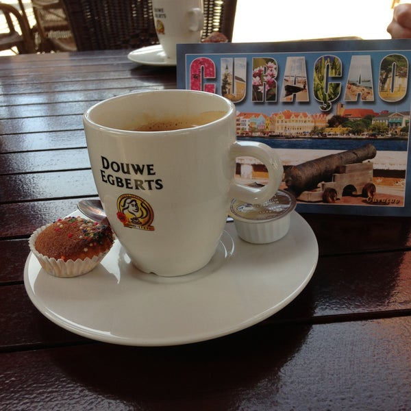 รูปภาพถ่ายที่ Douwe Egberts Cafe โดย Chris S. เมื่อ 5/10/2013