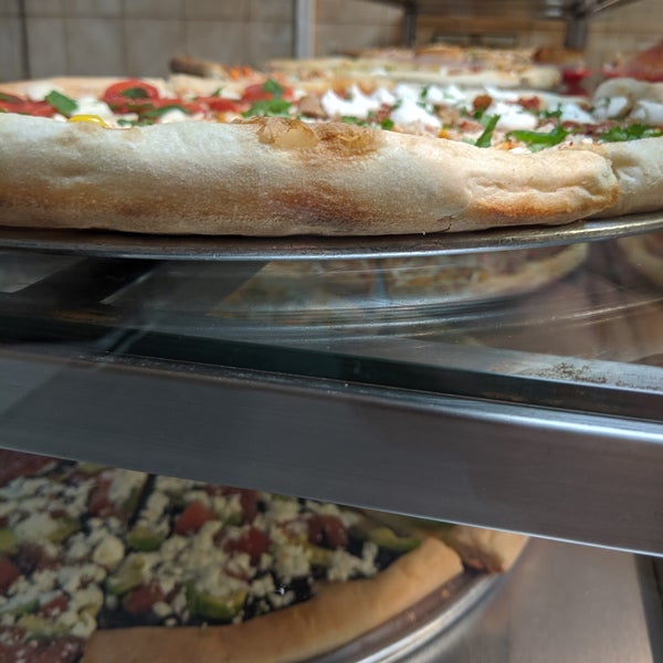Das Foto wurde bei Vinnie&#39;s Pizzeria von Mats L. am 10/4/2019 aufgenommen