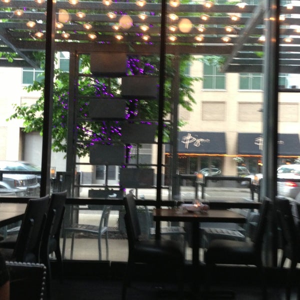 5/30/2013 tarihinde Rafael F.ziyaretçi tarafından Argent Restaurant &amp; Raw Bar'de çekilen fotoğraf
