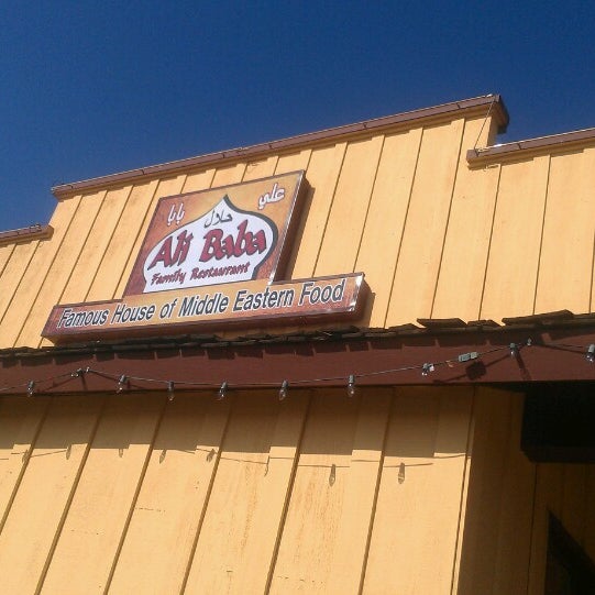 5/16/2013 tarihinde John M.ziyaretçi tarafından Ali Baba Mediterranean Cuisine of Escondido'de çekilen fotoğraf