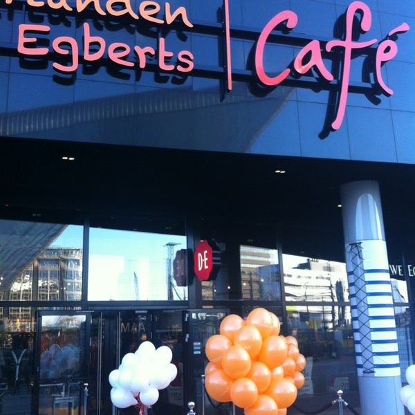 2/20/2013 tarihinde Valer M.ziyaretçi tarafından Nationale-Nederlanden Douwe Egberts Café'de çekilen fotoğraf