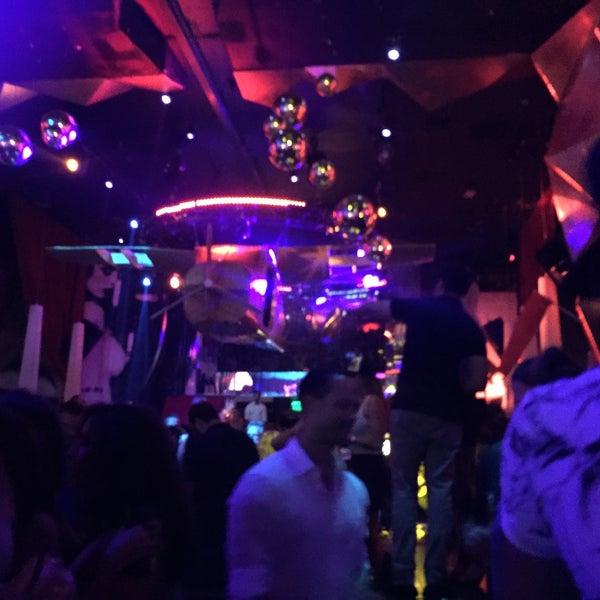 Foto scattata a SET Nightclub da Ebru Y. il 5/2/2016
