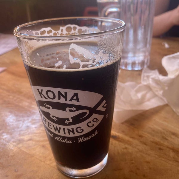 Foto tirada no(a) Kona Brewing Co. &amp; Brewpub por David D. em 2/22/2023