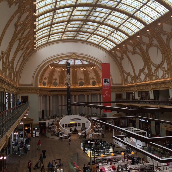 8/4/2015 tarihinde Anthony G.ziyaretçi tarafından Shopping Stadsfeestzaal'de çekilen fotoğraf