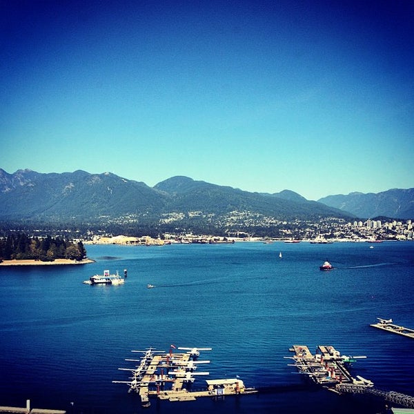 Foto tomada en Renaissance Vancouver Harbourside Hotel  por Roberto F. el 10/3/2012