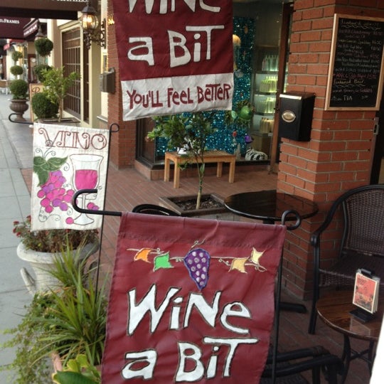 10/12/2012 tarihinde Kelly P.ziyaretçi tarafından Wine A Bit Coronado'de çekilen fotoğraf