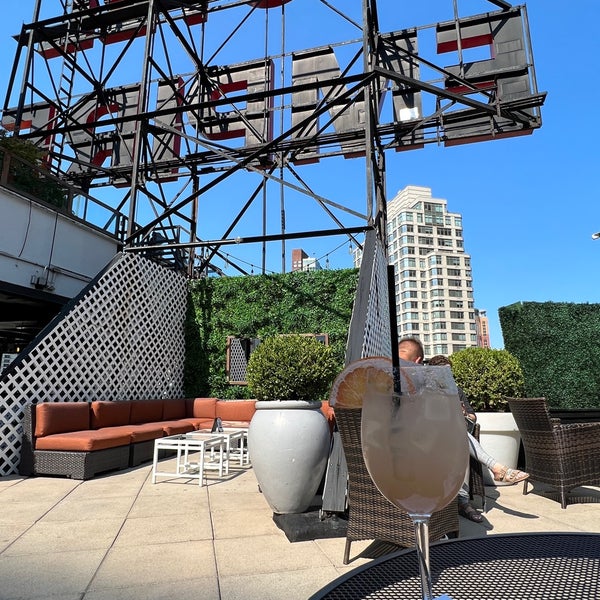 9/9/2022 tarihinde Tim S.ziyaretçi tarafından The Empire Hotel Rooftop'de çekilen fotoğraf