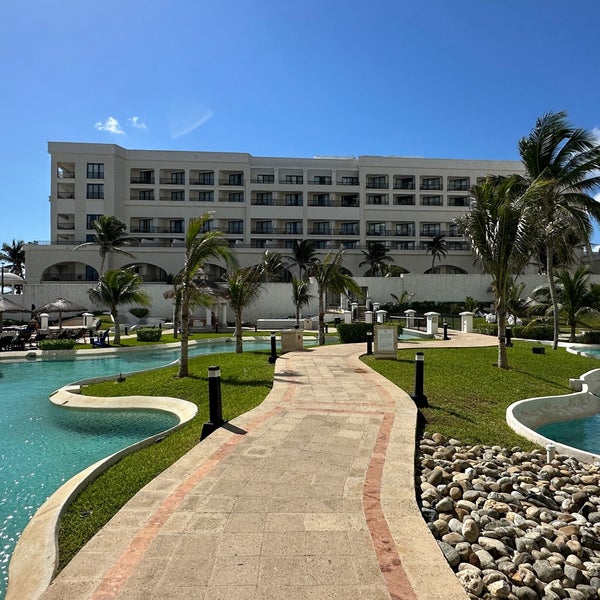 Photo taken at JW Marriott Cancun Resort &amp; Spa by Tim S. on 1/12/2023