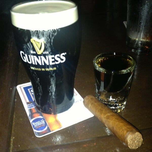 Foto diambil di Mickey Byrne&#39;s Irish Pub oleh Ivan B. pada 12/28/2012